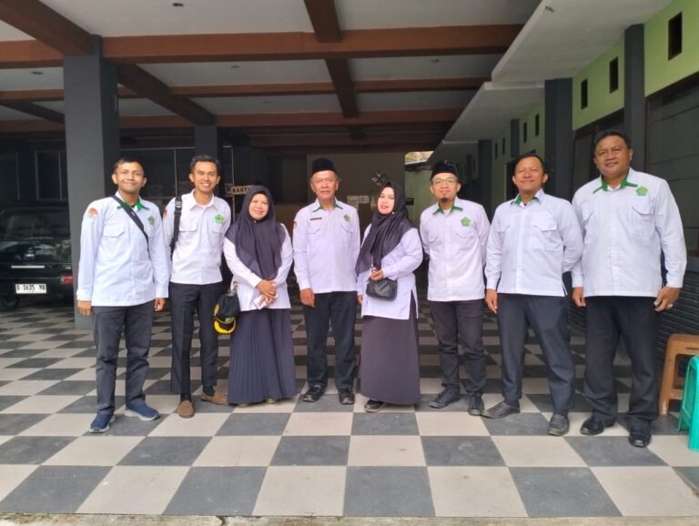 MTsN 1 Kota Bandung Ambil Bagian dalam Peringatan Hari Amal Bakti Kemenag ke-80