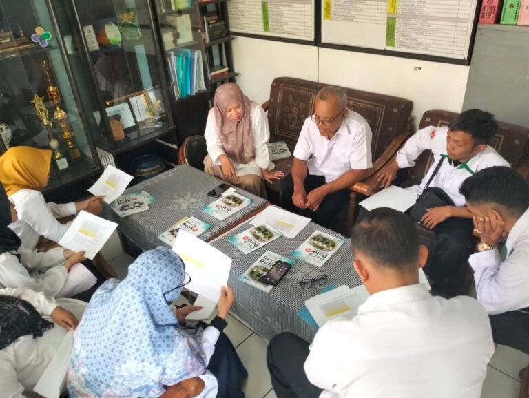 MGMP Bahasa Indonesia dan Matematika MTsN 1 Kota Bandung Matangkan Persiapan Tes Kompetensi Akademik