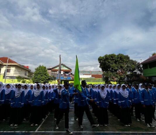 Pengurus OSIS 2026 MTsN 1 Kota Bandung Resmi Dikukuhkan