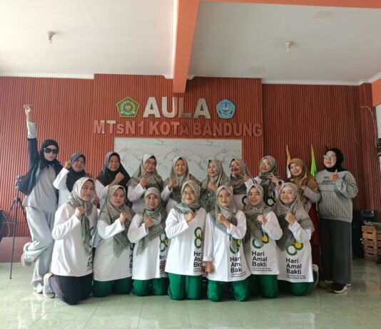 Guru MTsN 1 Kota Bandung Gelar Senam untuk Jaga Kesehatan dan Kebugaran