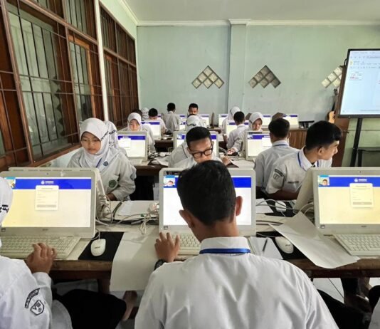 MTsN 1 Kota Bandung Gelar Geladi TKA Hari Pertama, Uji Kesiapan Sistem dan Siswa
