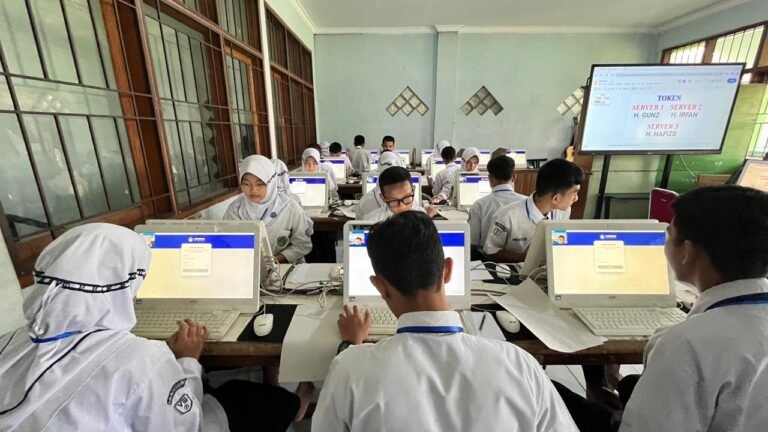MTsN 1 Kota Bandung Gelar Geladi TKA Hari Pertama, Uji Kesiapan Sistem dan Siswa