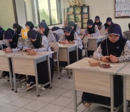 MTsN 1 Kota Bandung Gelar Ujian CBT Ekoteologi dan Moderasi Beragama