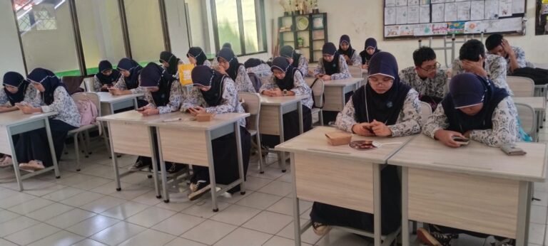 MTsN 1 Kota Bandung Gelar Ujian CBT Ekoteologi dan Moderasi Beragama