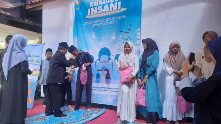 OSIS MTsN 1 Kota Bandung Gelar “Madrasah Berbagi”, Tanamkan Kepedulian Sosial