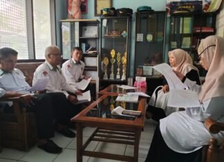 MGMP Bahasa Indonesia MTsN 1 Kota Bandung Susun Materi Ujian Praktik