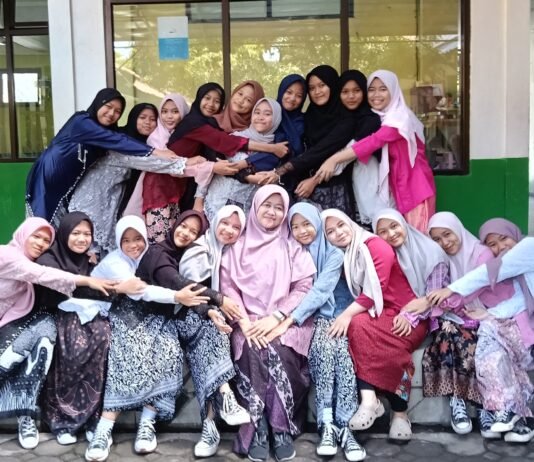 Peringati Hari Kartini, MTsN 1 Bandung Tanamkan Nilai Budaya dan Prestasi