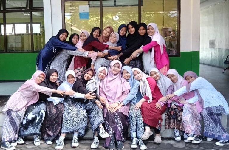 Peringati Hari Kartini, MTsN 1 Bandung Tanamkan Nilai Budaya dan Prestasi