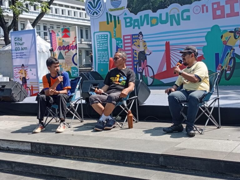 Dukung Hari Bumi, Siswa MTsN 1 Kota Bandung Ambil Bagian di Bandung On Bike 2026