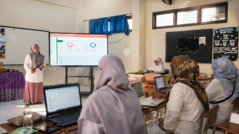 MTsN 1 Kota Bandung Gelar Bimtek Implementasi Kurikulum Berbasis Cinta bagi Guru