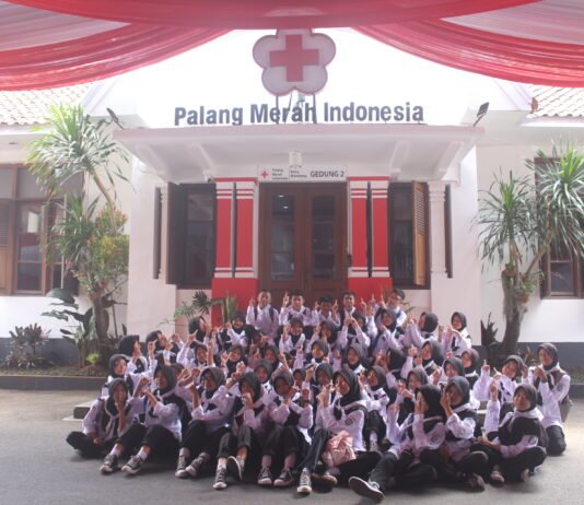 Siswa MTsN 1 Kota Bandung Dalami Peran Kemanusiaan melalui Kunjungan ke PMI Kota Bandung