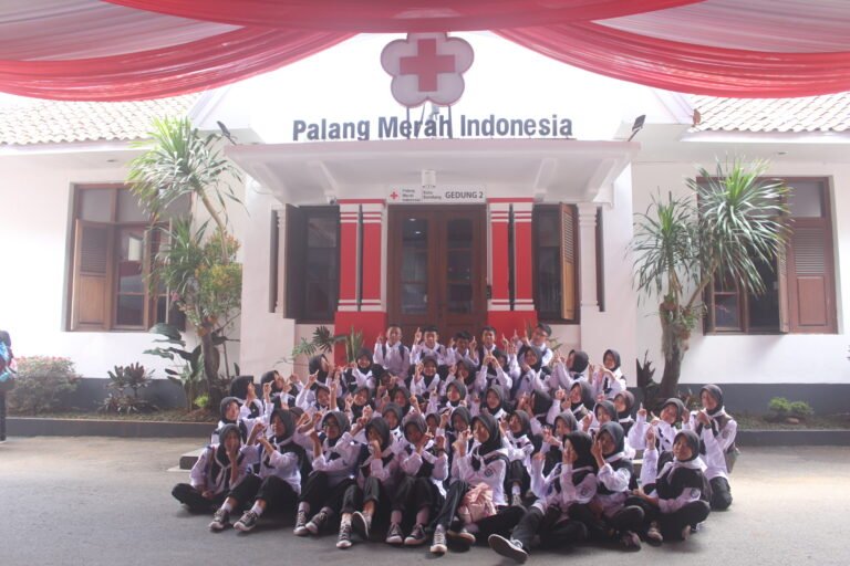 Siswa MTsN 1 Kota Bandung Dalami Peran Kemanusiaan melalui Kunjungan ke PMI Kota Bandung
