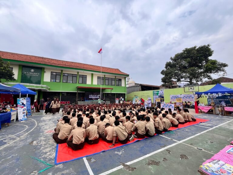 Siapkan Masa Depan Siswa, MTsN 1 Kota Bandung Hadirkan Career Day 2026