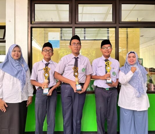 Melalui Shalat Duha Bersama, MTsN 1 Kota Bandung Tanamkan Karakter dan Semangat Berprestasi