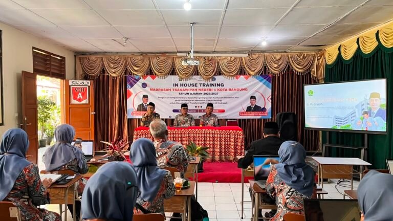 Kepala MTsN 1 Kota Bandung Perkuat Implementasi KBC melalui Pembelajaran Mendalam