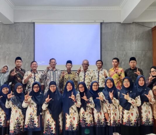 Regenerasi Kepemimpinan Warnai MGMP Bahasa Indonesia MTs Kota Bandung