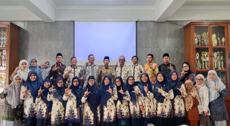 Regenerasi Kepemimpinan Warnai MGMP Bahasa Indonesia MTs Kota Bandung