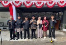 Guru MTsN 1 Kota Bandung Dipercaya Baca Teks UUD 1945 pada Upacara HUT RI ke-81 Kemenag Kota Bandung