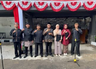 Guru MTsN 1 Kota Bandung Dipercaya Baca Teks UUD 1945 pada Upacara HUT RI ke-81 Kemenag Kota Bandung