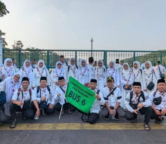 Menggema di Monas, Guru dan Tendik MTs Negeri 1 Kota Bandung Ikuti Zikir dan Doa Kebangsaan