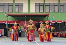 Gelora Kemerdekaan MTsN 1 Kota Bandung Dibuka dengan Pesona Tari Kinang Kilaras