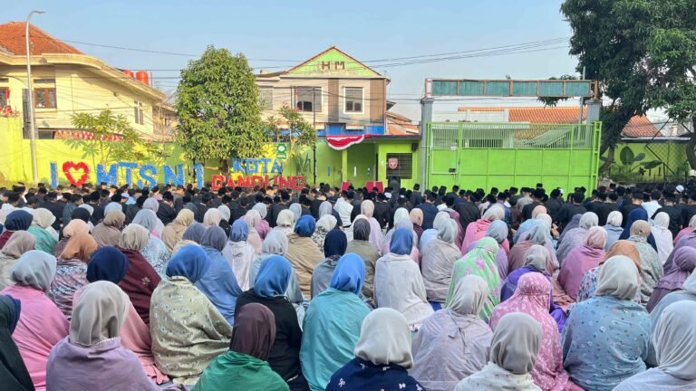 MTsN 1 Kota Bandung Panjatkan Doa untuk Korban Gempa NTT