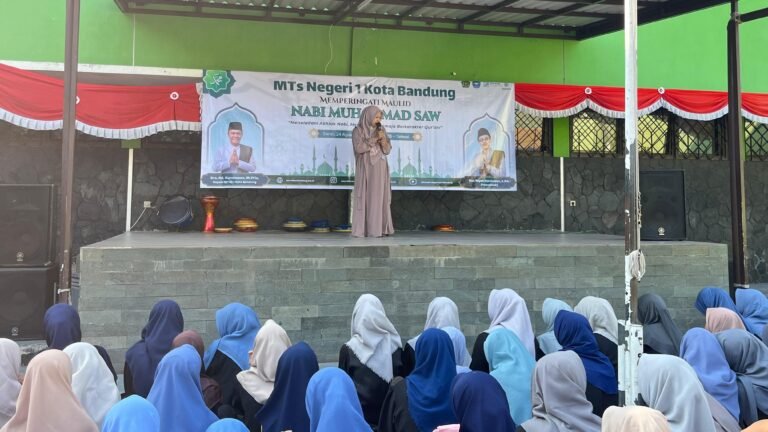 MTsN 1 Kota Bandung Hidupkan Nilai KBC melalui Maulid Nabi