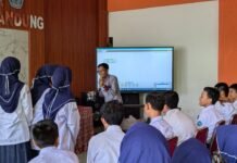 MTsN 1 Kota Bandung Kenalkan Robotika kepada Siswa